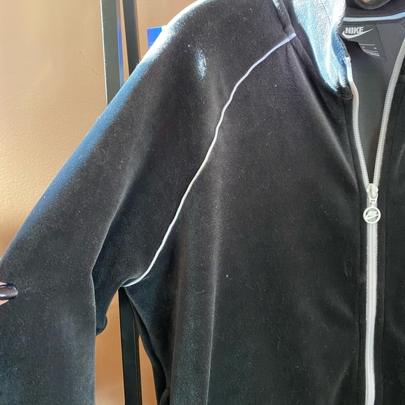 Nike Sportswear Women’s  Velour Velvet Jacket Large - Picture 2 of 10
